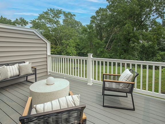 5th image of 31 Hillandale Dr #204