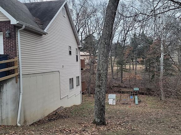 3rd image of 111 John Knoll Dr