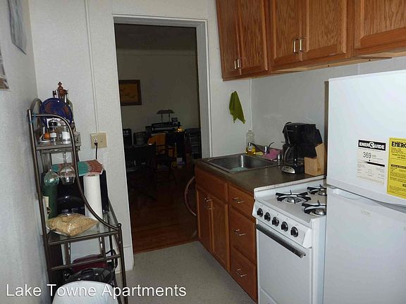 2nd image of 240 W Lakelawn Pl