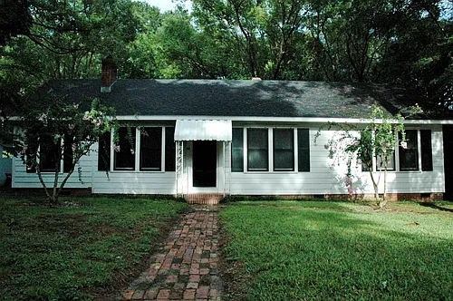 105 NW 24th St Photo 1
