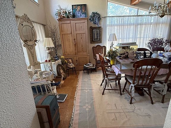 5th image of 913 Azalea Dr