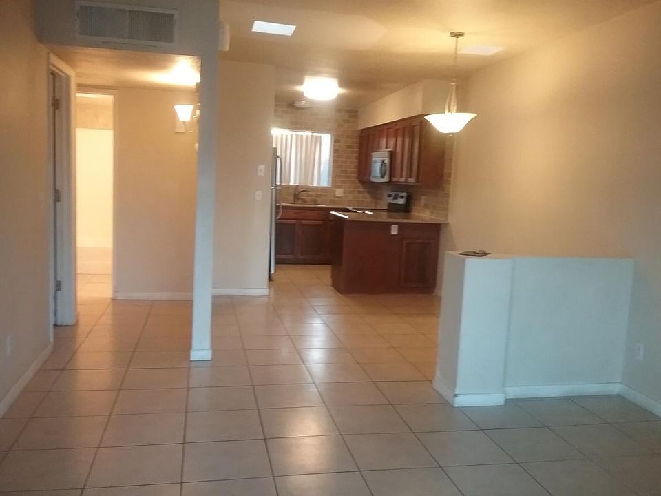1st image of 2833 N Estrella Ave #3