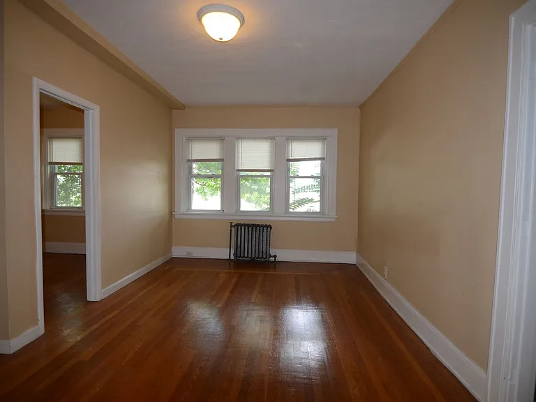 Historical Apartments l Oak St — Photo 3