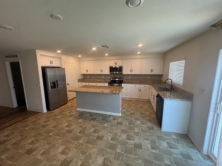 5161 Rowel St — Photo 8