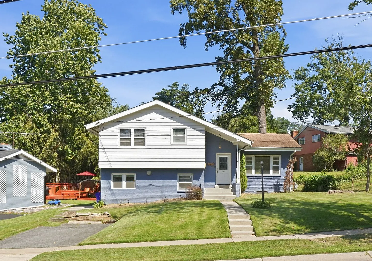 Beautifully Updated Split-Level Home Near Wheaton Metro! — Photo 2