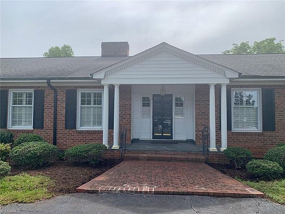 3rd image of 118 Country Club Dr
