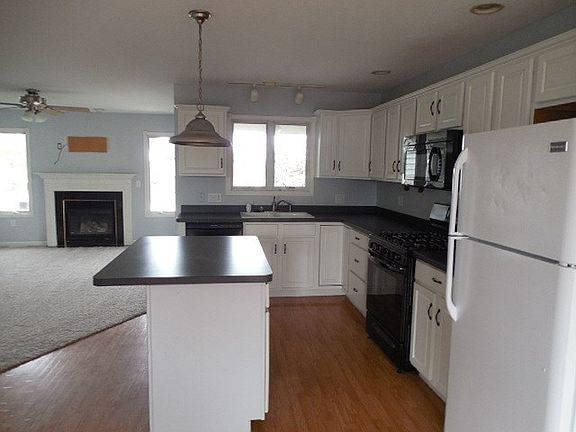 5th image of 597 Sandburg Dr