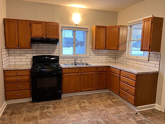 3rd image of 26 Ann St NE