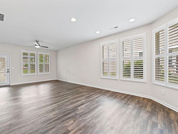 5th image of 519 Queens Cup Ln #21-D