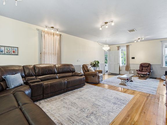4th image of 105 Valley View Dr