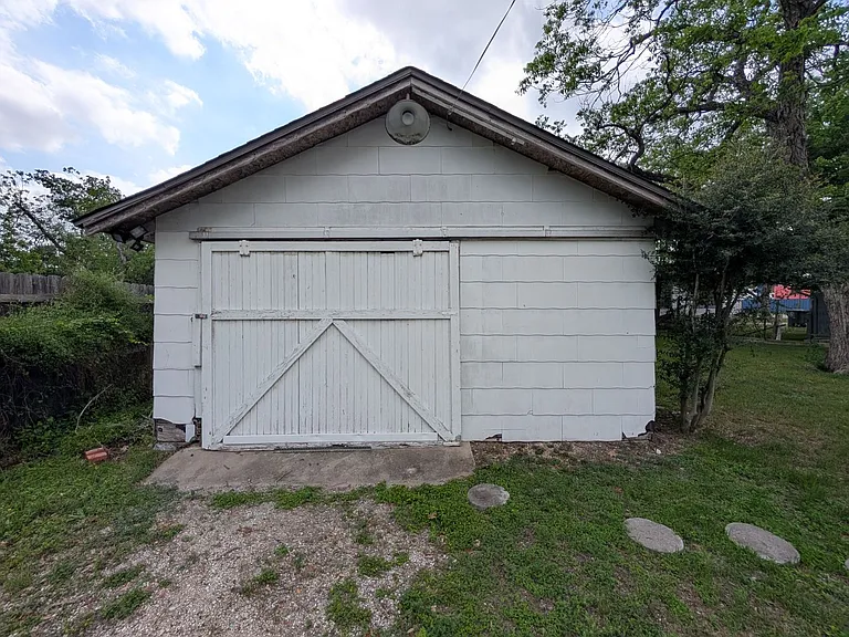 1185 W Mill St — Photo 38