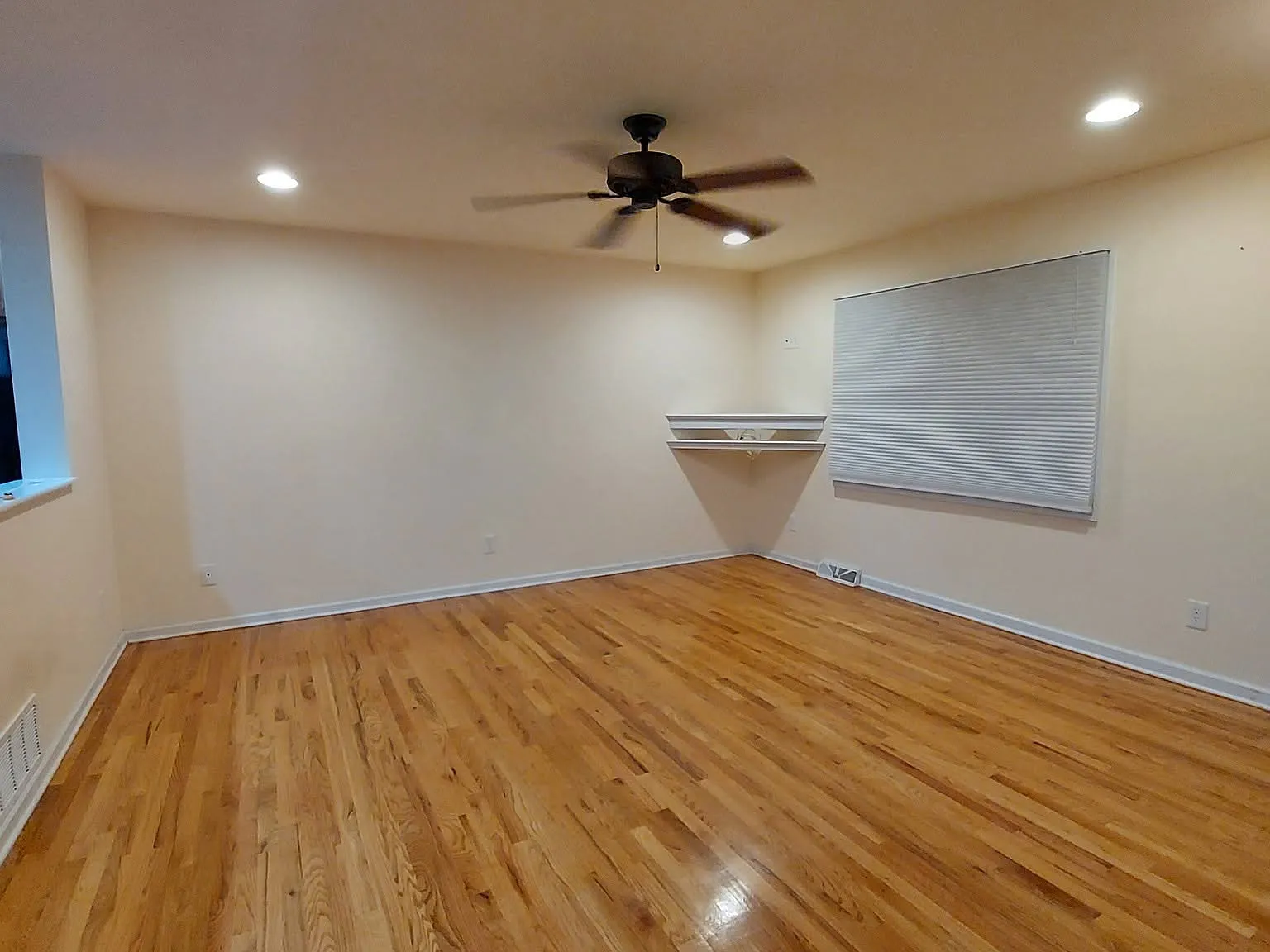 2 bed, 1200 sqft, $2,500 — Photo 4
