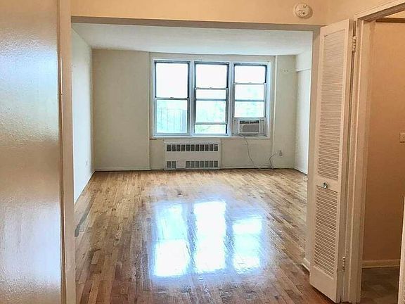 2nd image of 150 Hawthorne St APT 3G