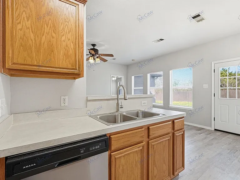 412 Pin Oak Ln — Photo 8