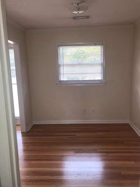 2nd image of 220 Meadowbrook Dr