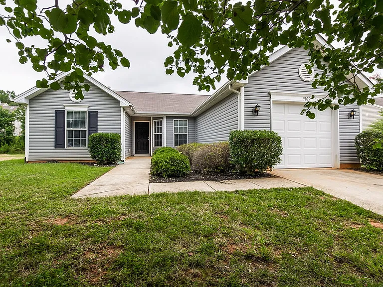 9109 Munsing Dr — Photo 1