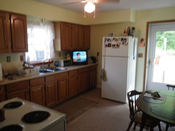 4th image of 74 Cherry St