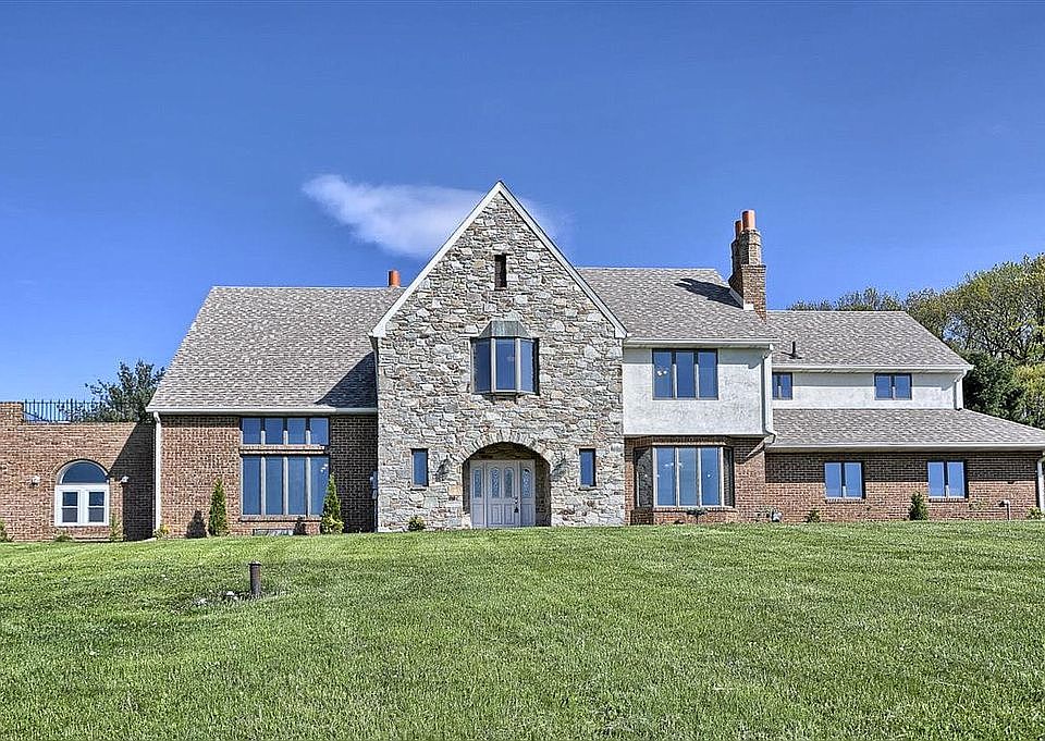 1st image of 70 Vista Dr