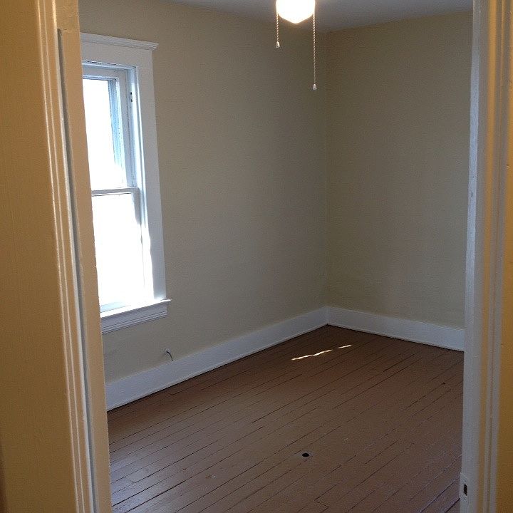 2nd image of 2206 Raspberry St