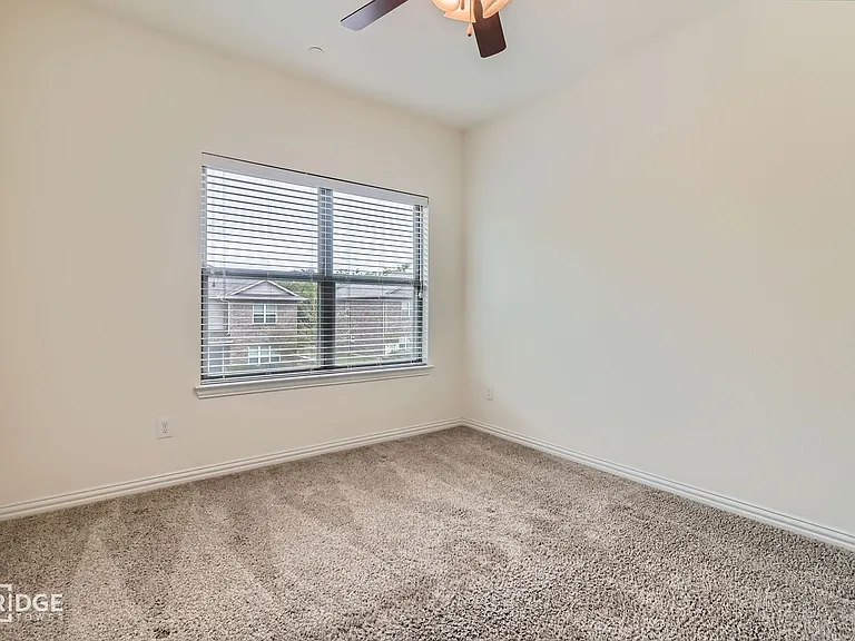 1349 Lake Crest Ln — Photo 19