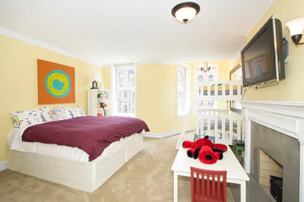 Sold by R New York | media 9