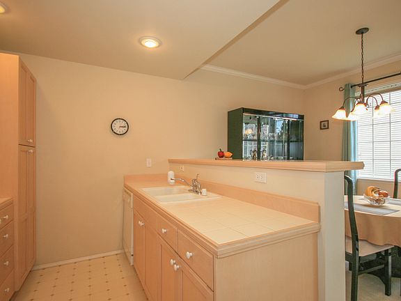 5th image of 25235 SE Klahanie Blvd APT D202
