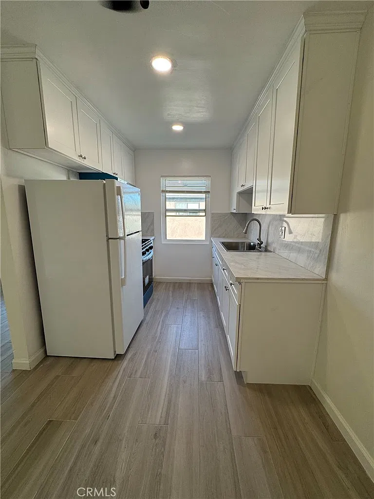 2 bed, 1.5 bath, 700 sqft, $2,250 — Photo 2
