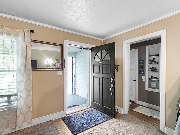 4th image of 406 Vivion St