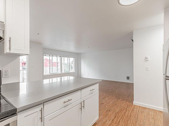3rd image of 524 5th Ave W APT 401