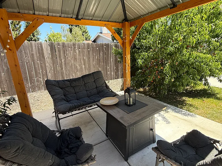 818 Portugal Way — Photo 4