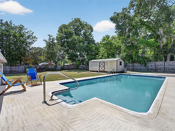 3rd image of 577 PARKDALE COURT