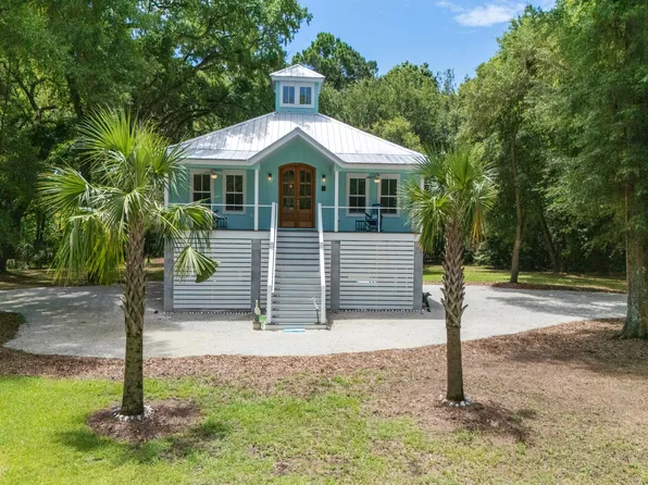 16 Oakwood Ln, Edisto Island, SC 29438