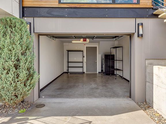5th image of 2141 Waverly Pl N