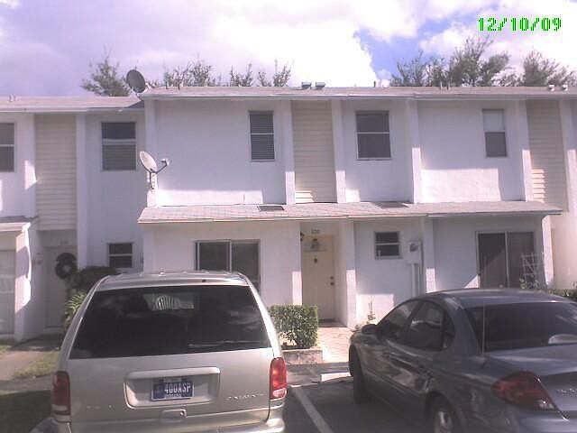 1st image of 826 Crystal Lake Dr
