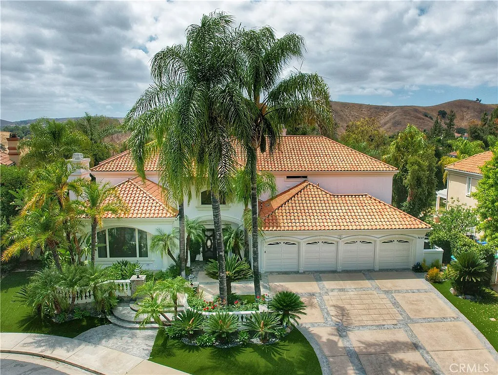 6 bed, 6868 sqft, $16,950 — Photo 1