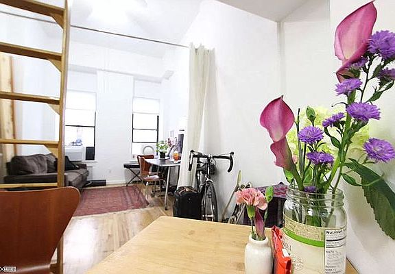 5th image of 144 W 70th St APT 3