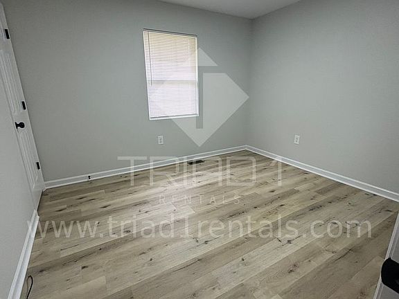 5th image of 209 Thomas St