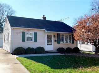 909 E Emerson St, Bloomington, IL 61701