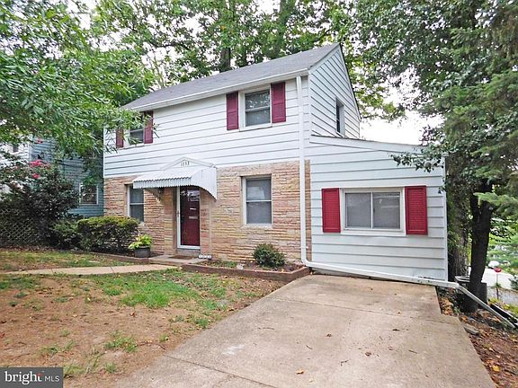 2nd image of 1033 S Dinwiddie St