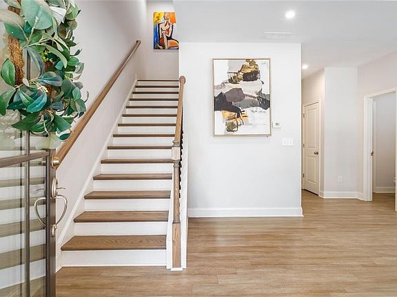 4th image of 3460 Hardy St
