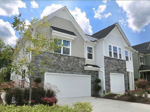1120 Canyon Shadows Ct, Cary, NC 27519