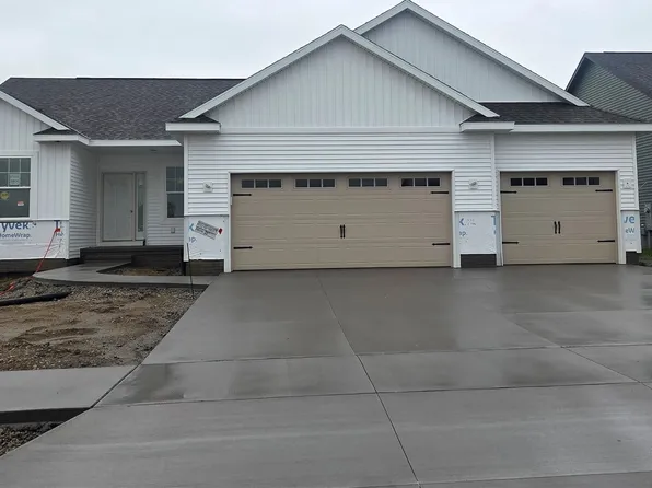 8806 Zeppelin Ave NE, Cedar Rapids, IA 52402