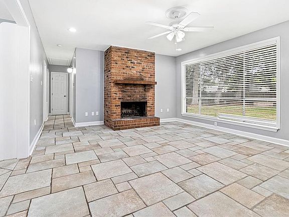 5th image of 210 Mockingbird Ln