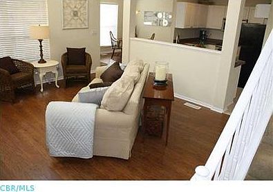4th image of 379 Sycamore Woods Ln