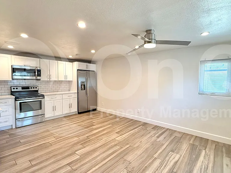 1228 W 5th St #2 — Photo 4