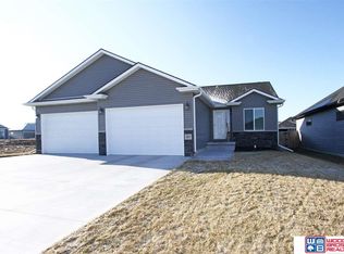 7857 Gerald Ave, Lincoln, NE 68516