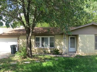 504 Walnut Creek Dr, Azle, TX 76020