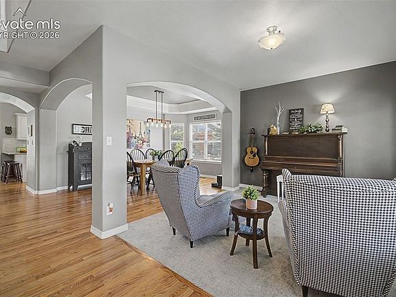 3rd image of 15813 Maple Hill Rd