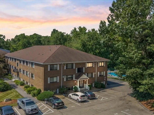 45 Macy St APT 302C, Amesbury, MA 01913