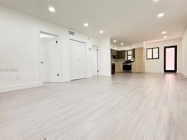 609 Lenox Ave #2 — Photo 1